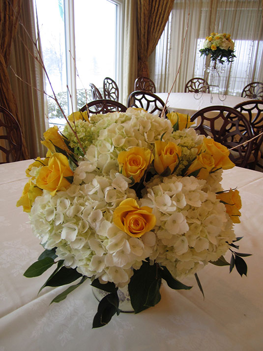 Yellow and White and Gold: Overbrook Golf Club, Tish Long Flowers