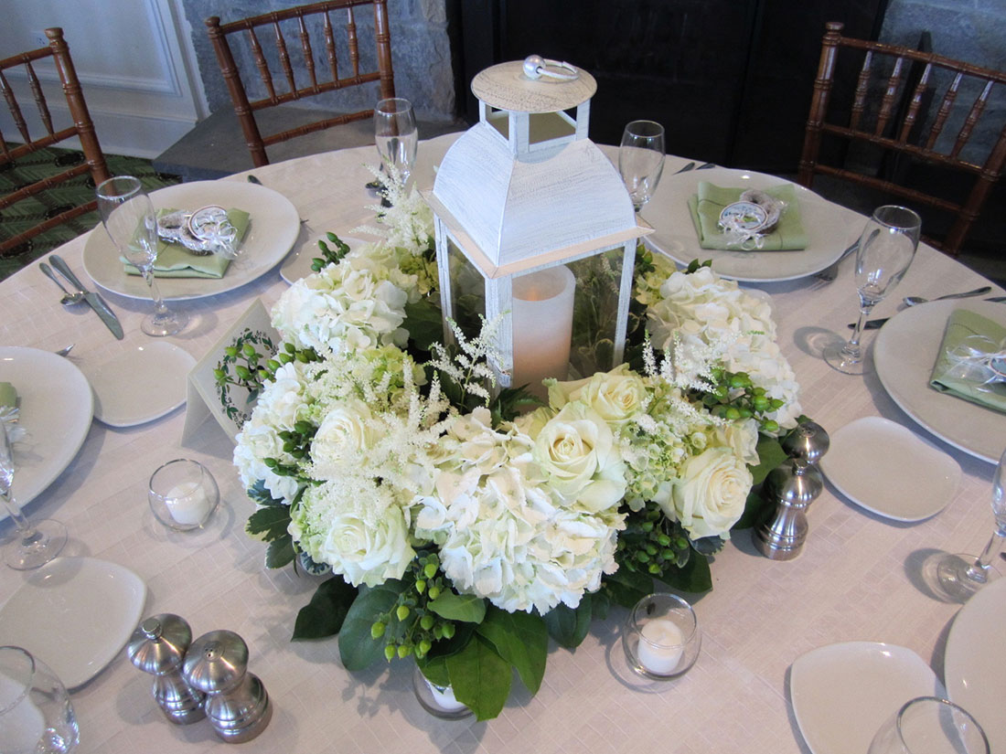 White and Green Summer: Sunnybrook Golf Club, Tish Long Wedding Flowers